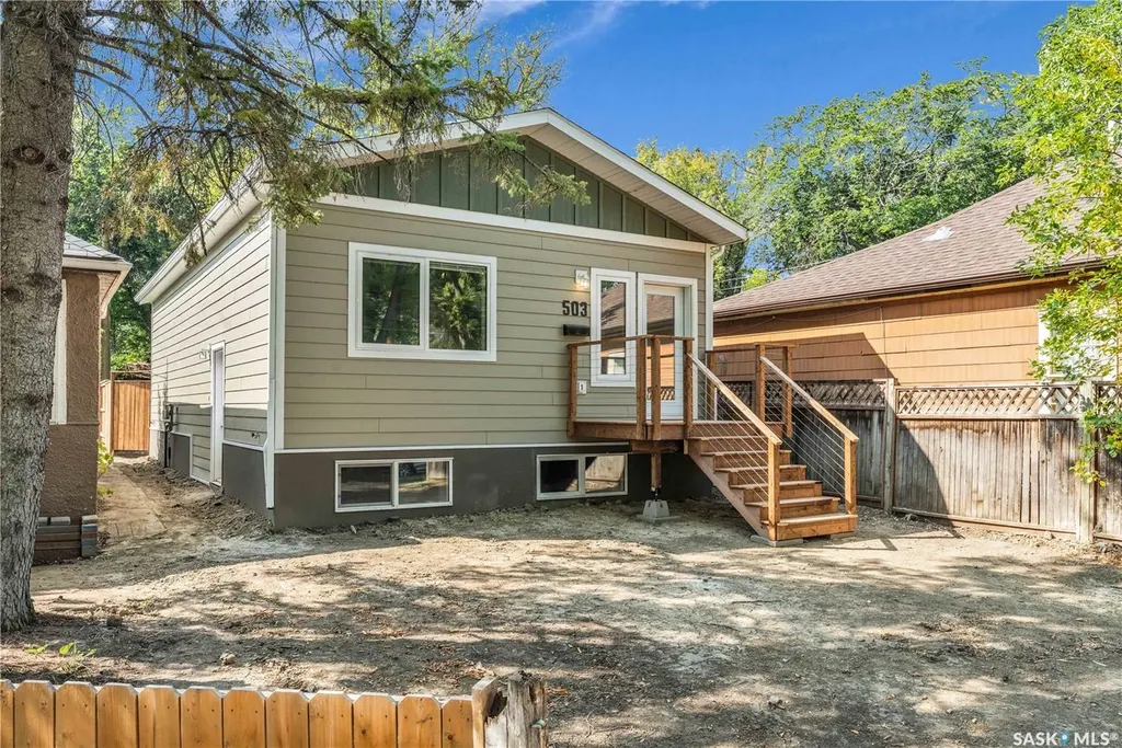 1428 E Avenue N Saskatoon SK S7L 1G8