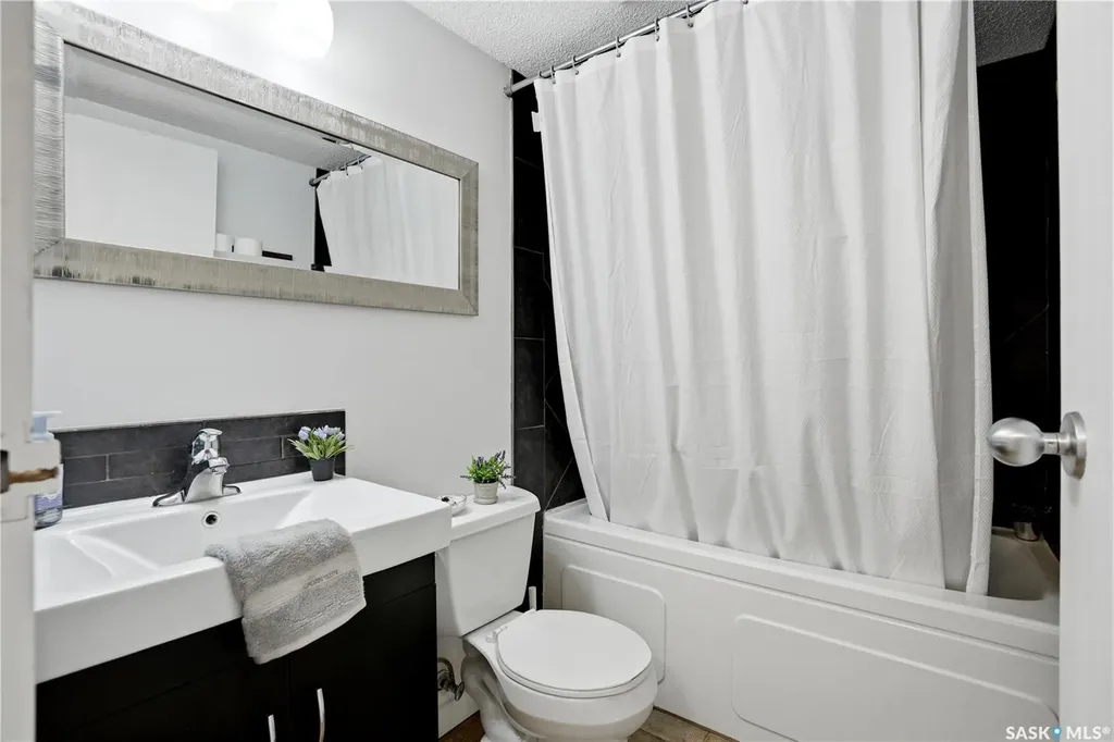 415 Tait Court Saskatoon SK S7H 5L3