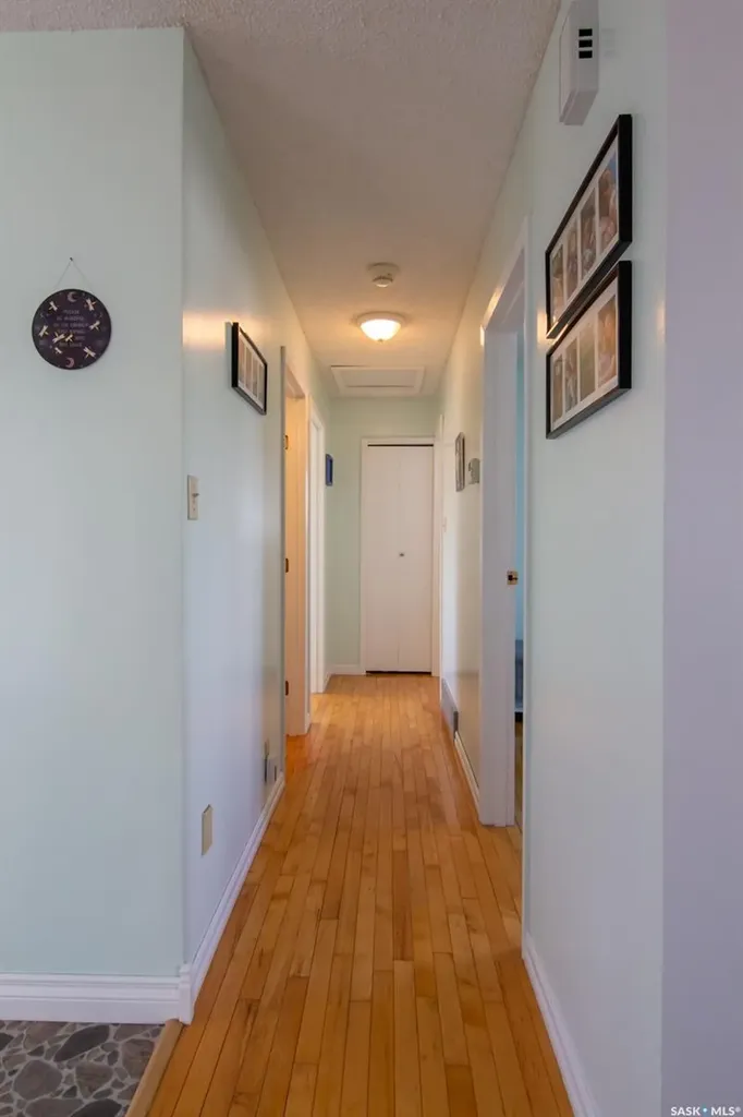 127 Devonshire Crescent Saskatoon SK S7L 5V6