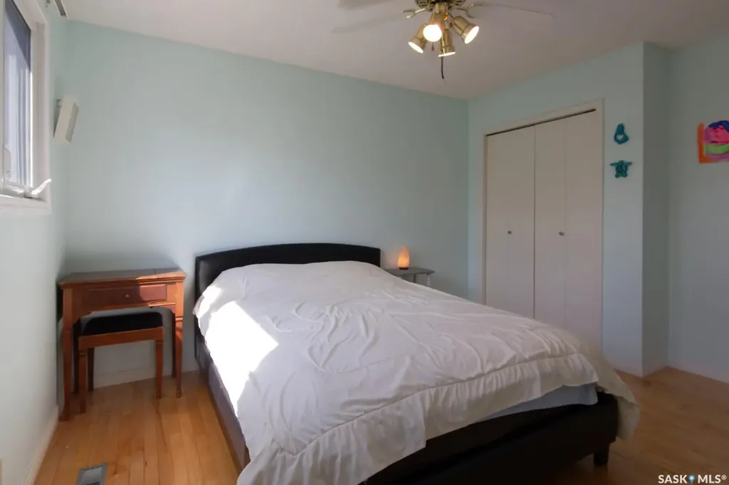 127 Devonshire Crescent Saskatoon SK S7L 5V6