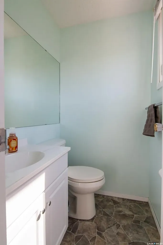 127 Devonshire Crescent Saskatoon SK S7L 5V6