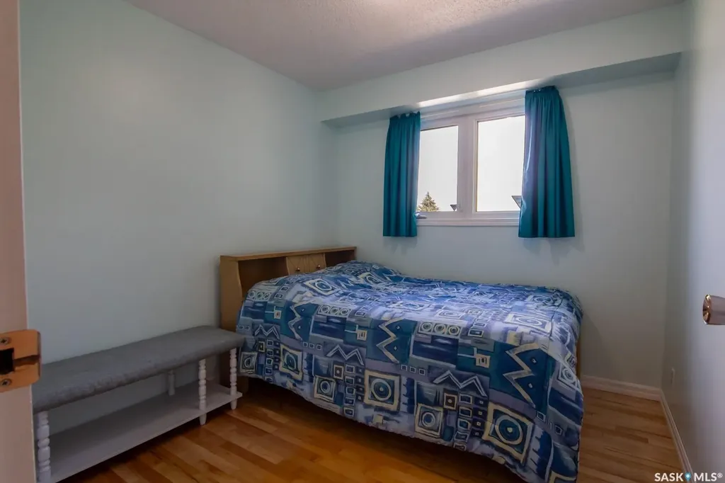 127 Devonshire Crescent Saskatoon SK S7L 5V6