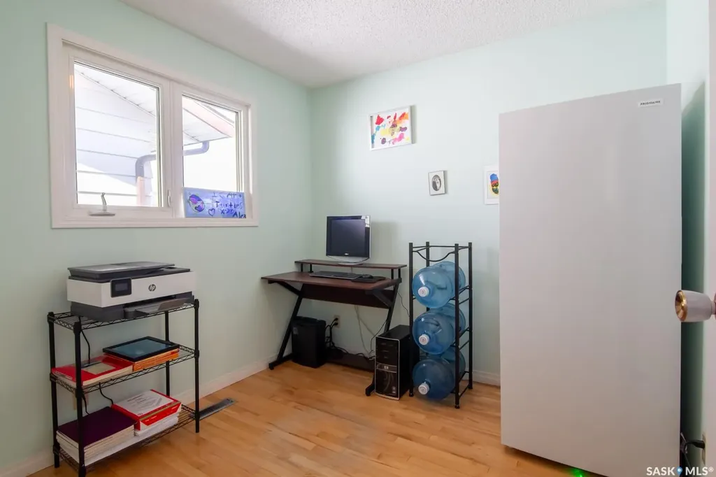 127 Devonshire Crescent Saskatoon SK S7L 5V6