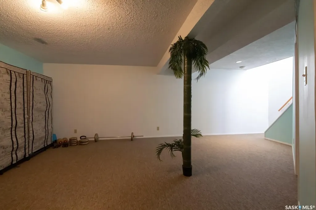 127 Devonshire Crescent Saskatoon SK S7L 5V6