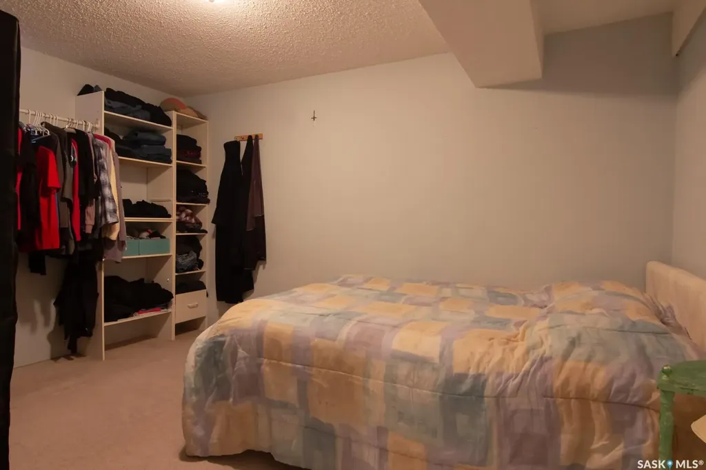 127 Devonshire Crescent Saskatoon SK S7L 5V6