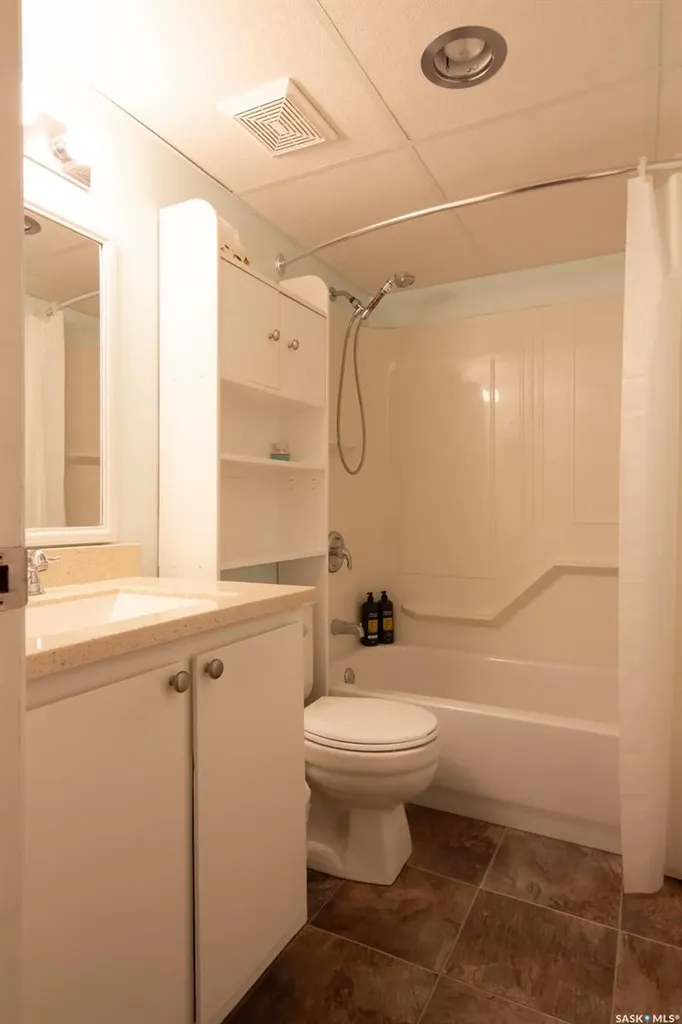 127 Devonshire Crescent Saskatoon SK S7L 5V6
