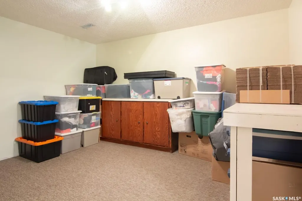 127 Devonshire Crescent Saskatoon SK S7L 5V6