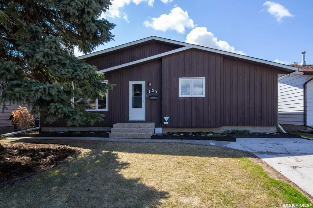 127 Devonshire Crescent Saskatoon SK S7L 5V6