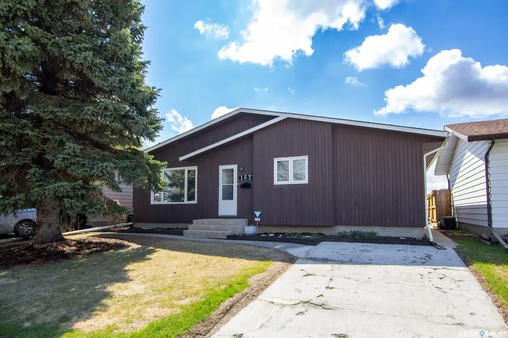 127 Devonshire Crescent Saskatoon SK S7L 5V6