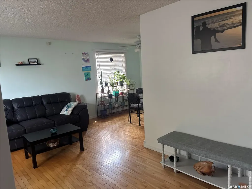 127 Devonshire Crescent Saskatoon SK S7L 5V6