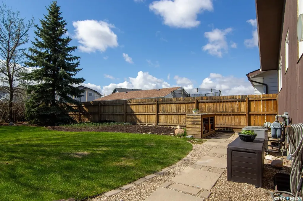 127 Devonshire Crescent Saskatoon SK S7L 5V6