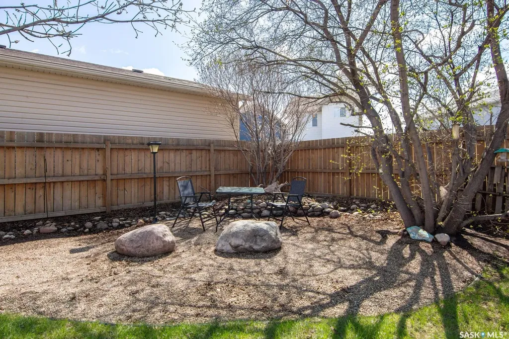 127 Devonshire Crescent Saskatoon SK S7L 5V6
