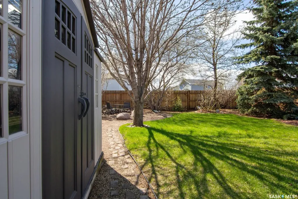 127 Devonshire Crescent Saskatoon SK S7L 5V6