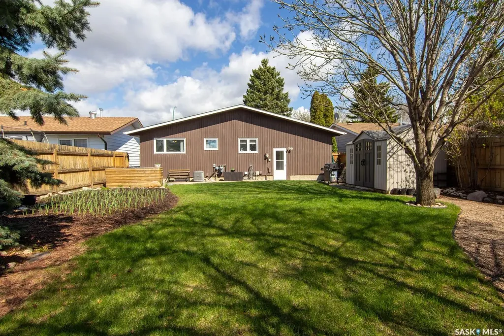 127 Devonshire Crescent Saskatoon SK S7L 5V6