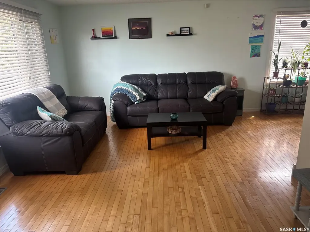 127 Devonshire Crescent Saskatoon SK S7L 5V6