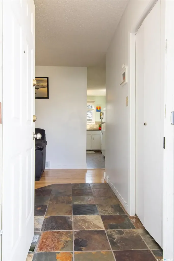 127 Devonshire Crescent Saskatoon SK S7L 5V6