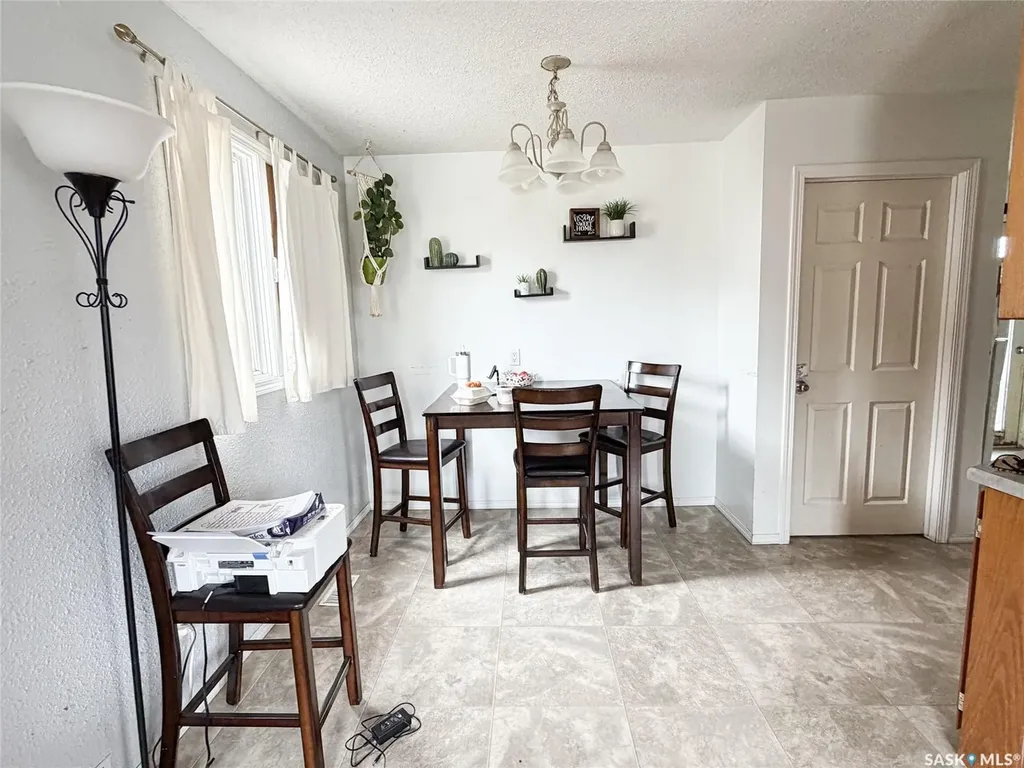 7 Dunfield Crescent Meadow Lake SK S9X 1E6