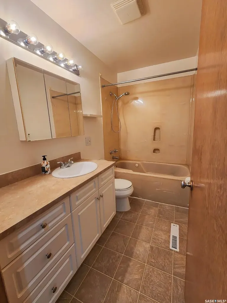 5342 5th Avenue Regina SK S4T 0M4