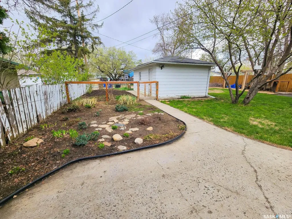 5342 5th Avenue Regina SK S4T 0M4