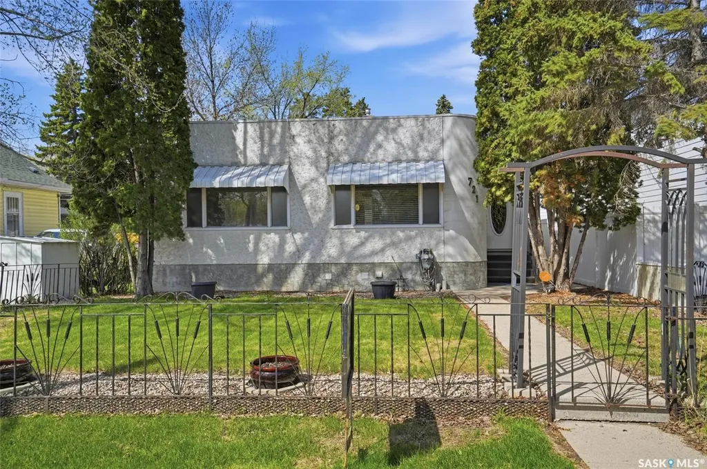 721 H Avenue S Saskatoon SK S7M 1X2