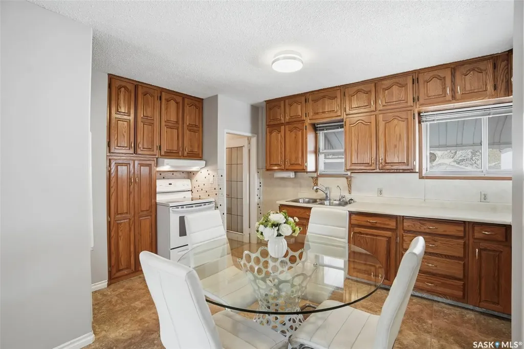 721 H Avenue S Saskatoon SK S7M 1X2