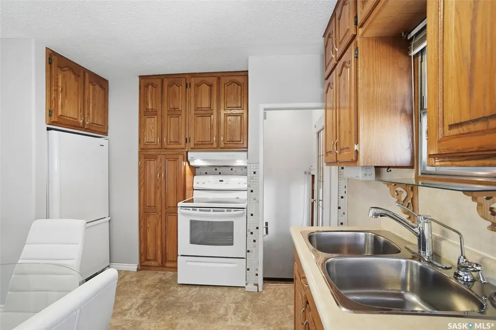 721 H Avenue S Saskatoon SK S7M 1X2