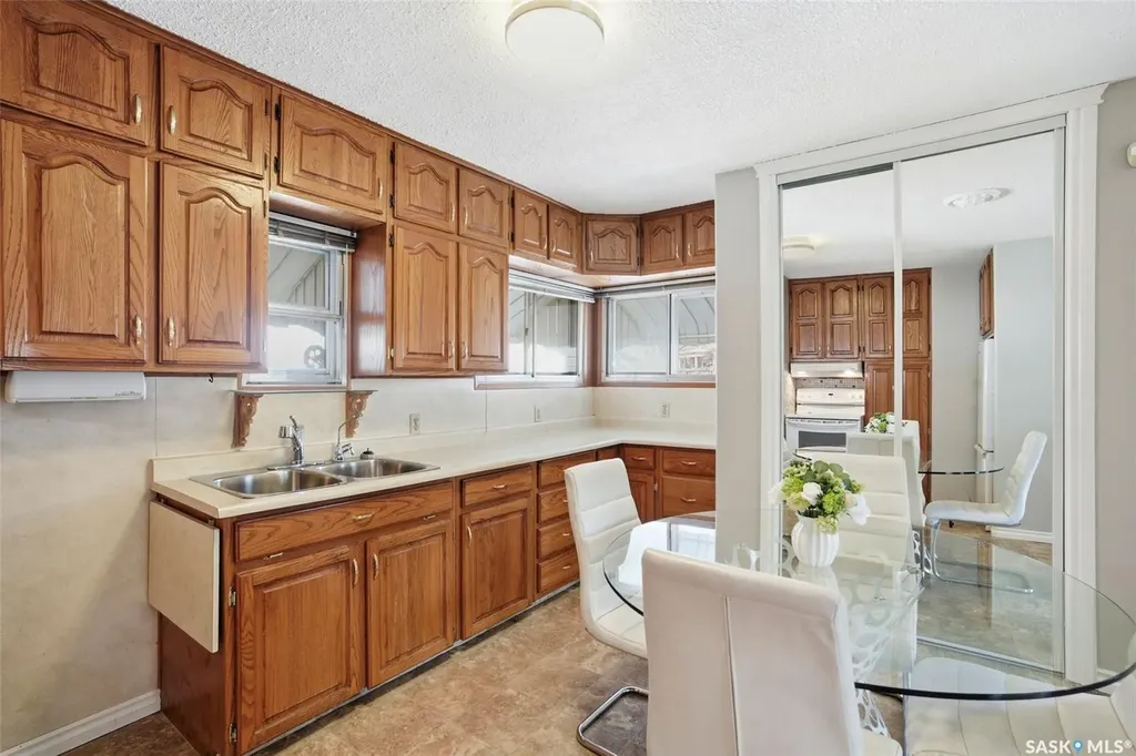721 H Avenue S Saskatoon SK S7M 1X2