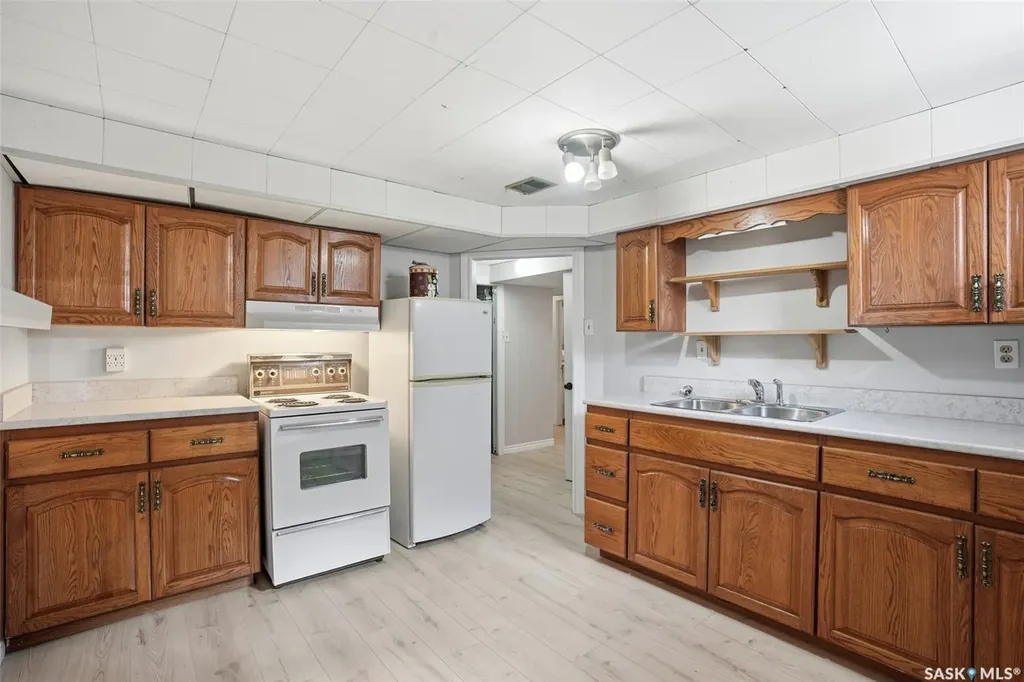 721 H Avenue S Saskatoon SK S7M 1X2