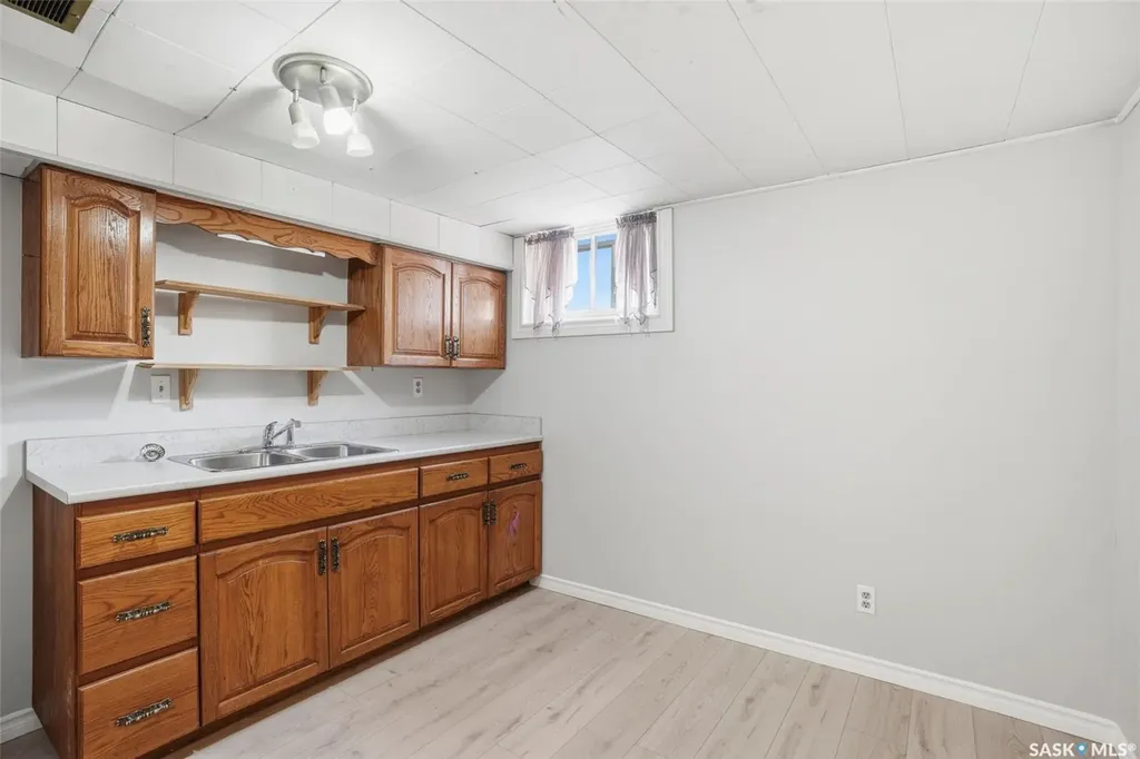 721 H Avenue S Saskatoon SK S7M 1X2