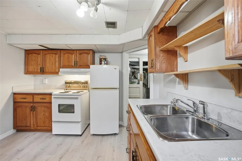 721 H Avenue S Saskatoon SK S7M 1X2