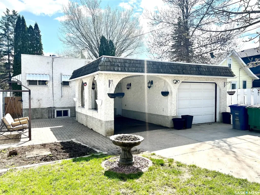 721 H Avenue S Saskatoon SK S7M 1X2