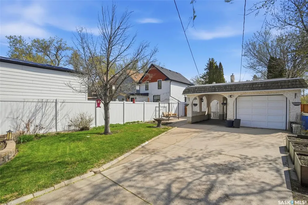 721 H Avenue S Saskatoon SK S7M 1X2