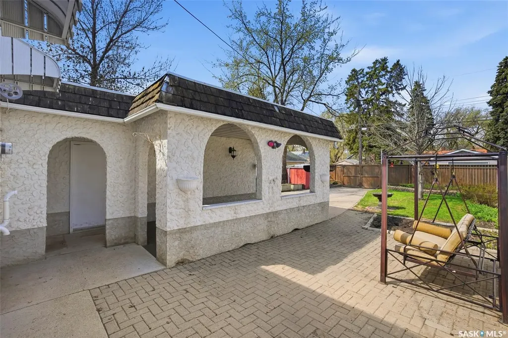 721 H Avenue S Saskatoon SK S7M 1X2