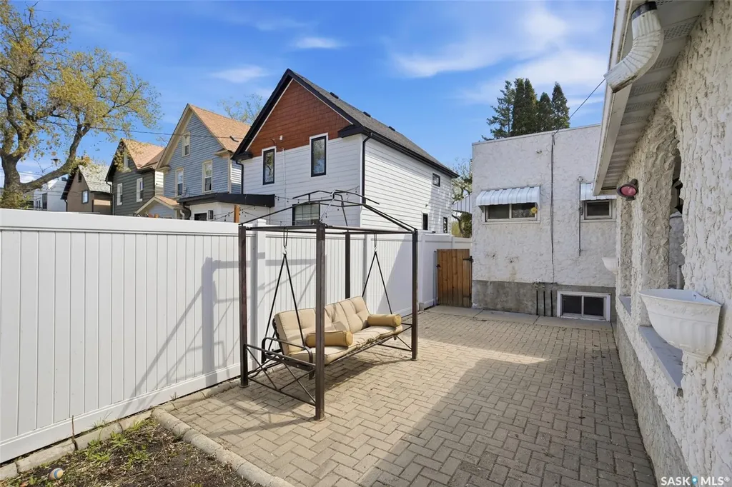 721 H Avenue S Saskatoon SK S7M 1X2