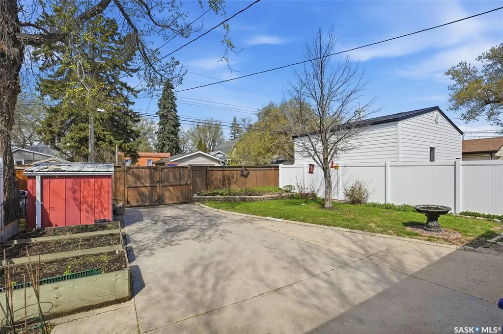 721 H Avenue S Saskatoon SK S7M 1X2