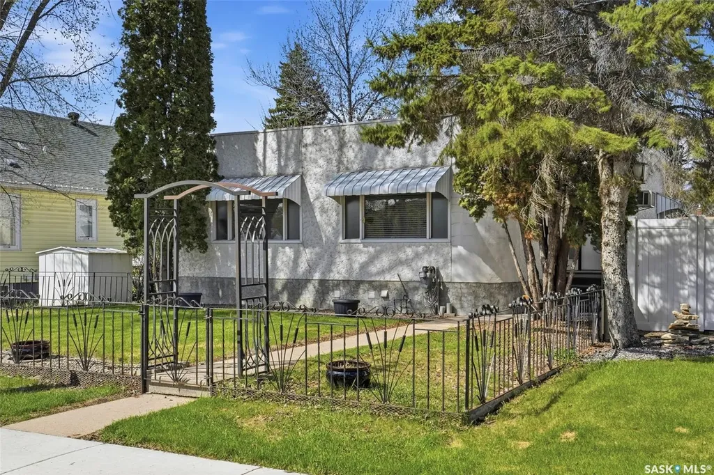 721 H Avenue S Saskatoon SK S7M 1X2