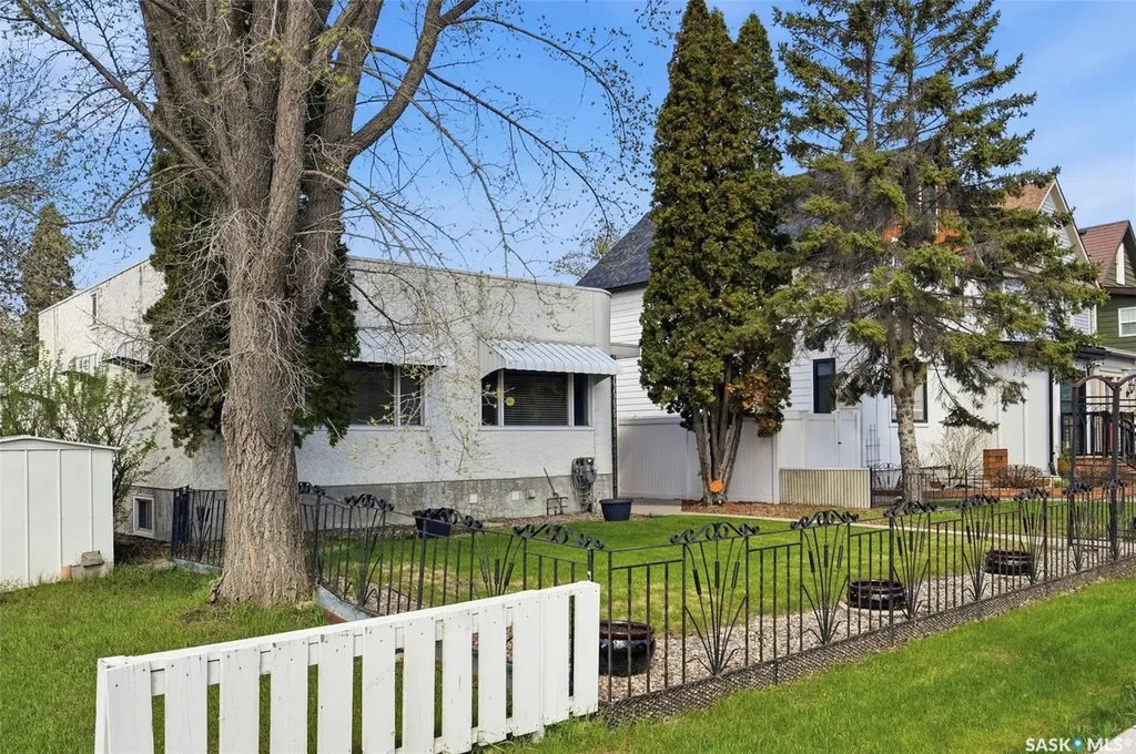 721 H Avenue S Saskatoon SK S7M 1X2