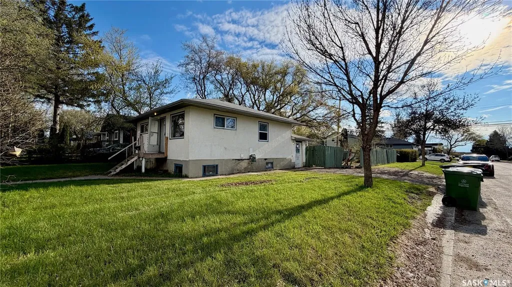 2102 Herman Avenue Saskatoon SK S7M 0N2