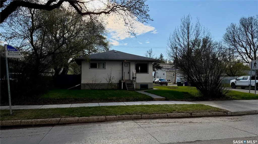 2102 Herman Avenue Saskatoon SK S7M 0N2