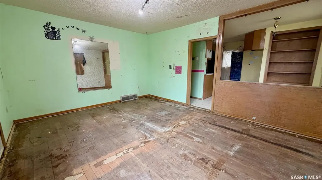 2102 Herman Avenue Saskatoon SK S7M 0N2