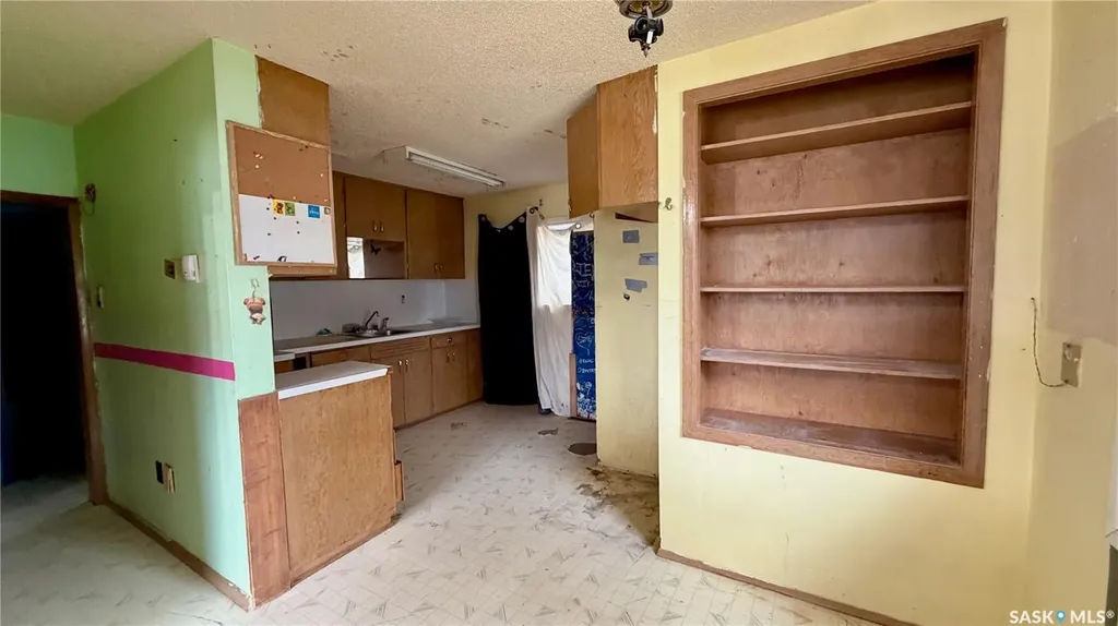 2102 Herman Avenue Saskatoon SK S7M 0N2
