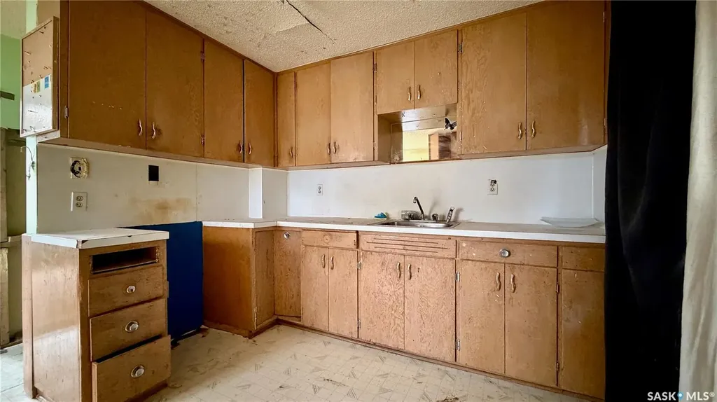 2102 Herman Avenue Saskatoon SK S7M 0N2