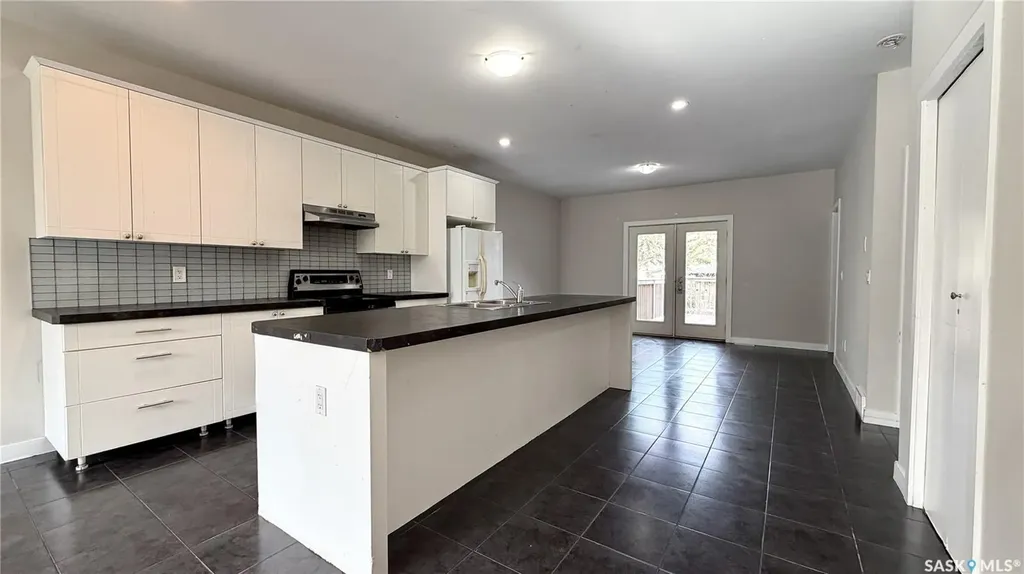 419 S Avenue S Saskatoon SK S7M 3A3