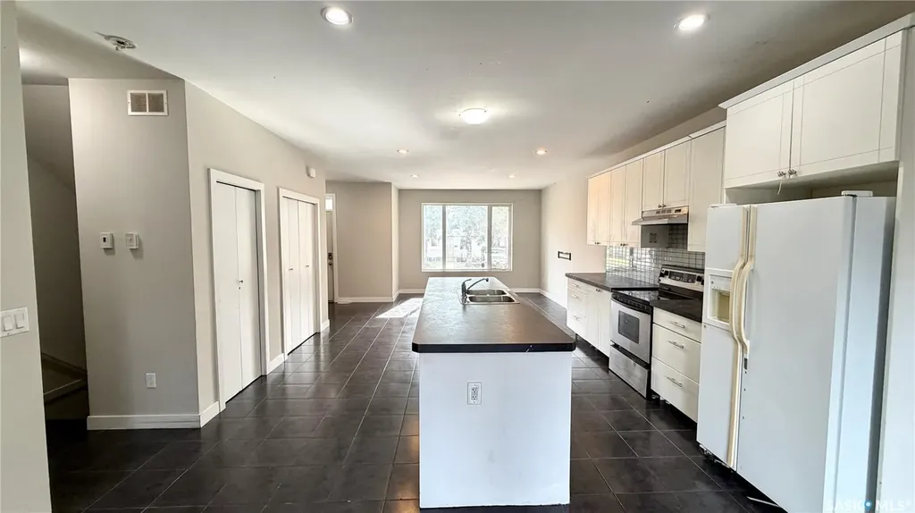 419 S Avenue S Saskatoon SK S7M 3A3
