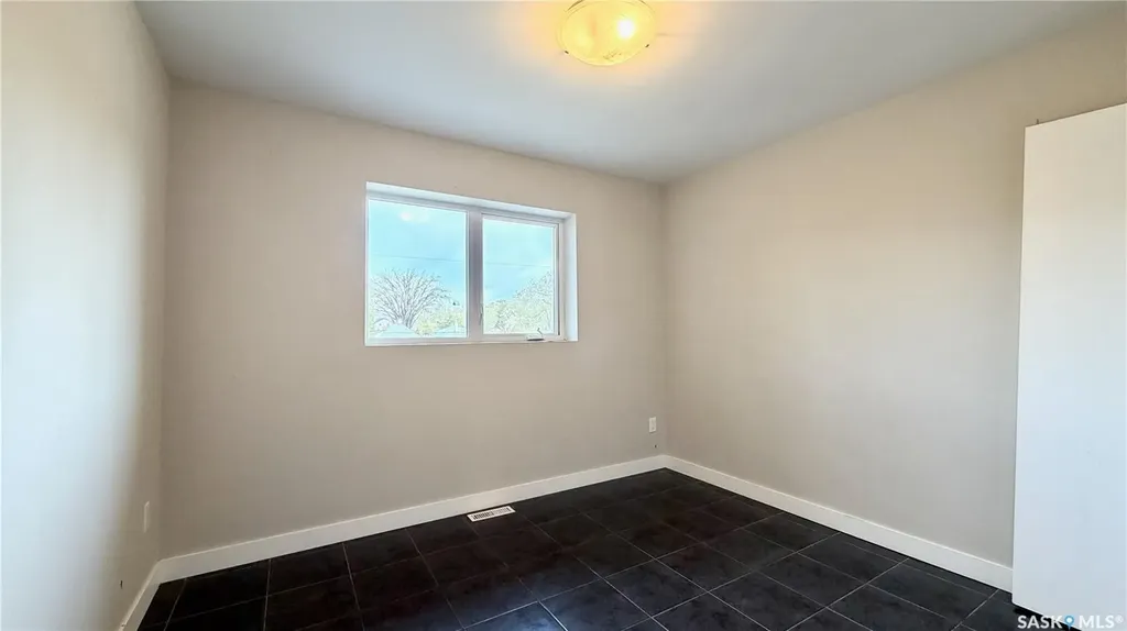 419 S Avenue S Saskatoon SK S7M 3A3