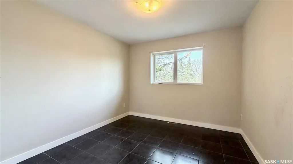 419 S Avenue S Saskatoon SK S7M 3A3