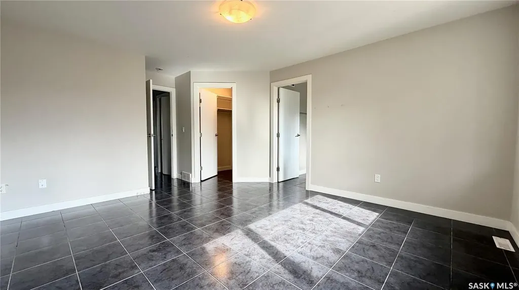 419 S Avenue S Saskatoon SK S7M 3A3