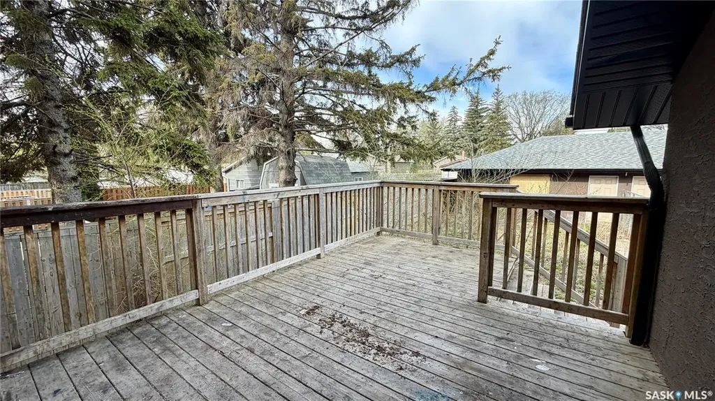 419 S Avenue S Saskatoon SK S7M 3A3