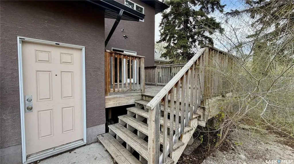 419 S Avenue S Saskatoon SK S7M 3A3