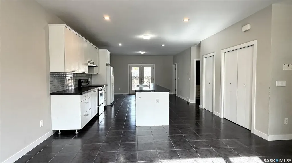 419 S Avenue S Saskatoon SK S7M 3A3